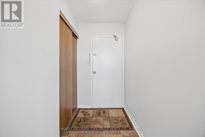 Property Photo:  55 William Street East 1016  ON L1G 7C9 