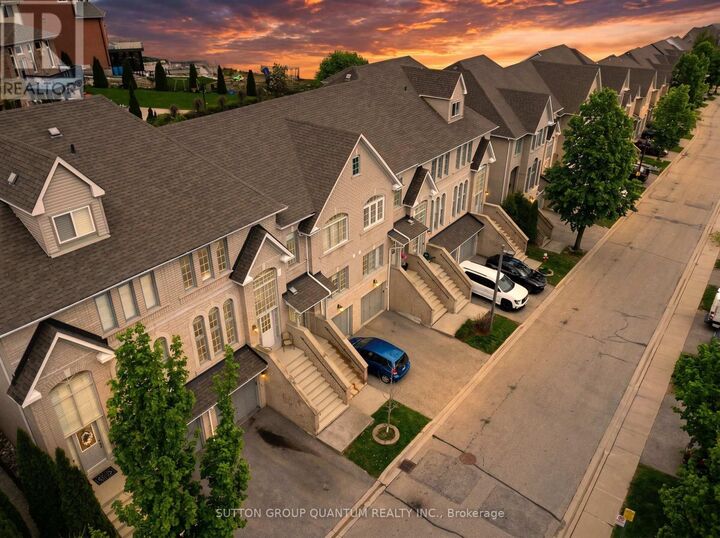 Property Photo:  5525 Palmerston Crescent 26  ON L5M 5Z8 