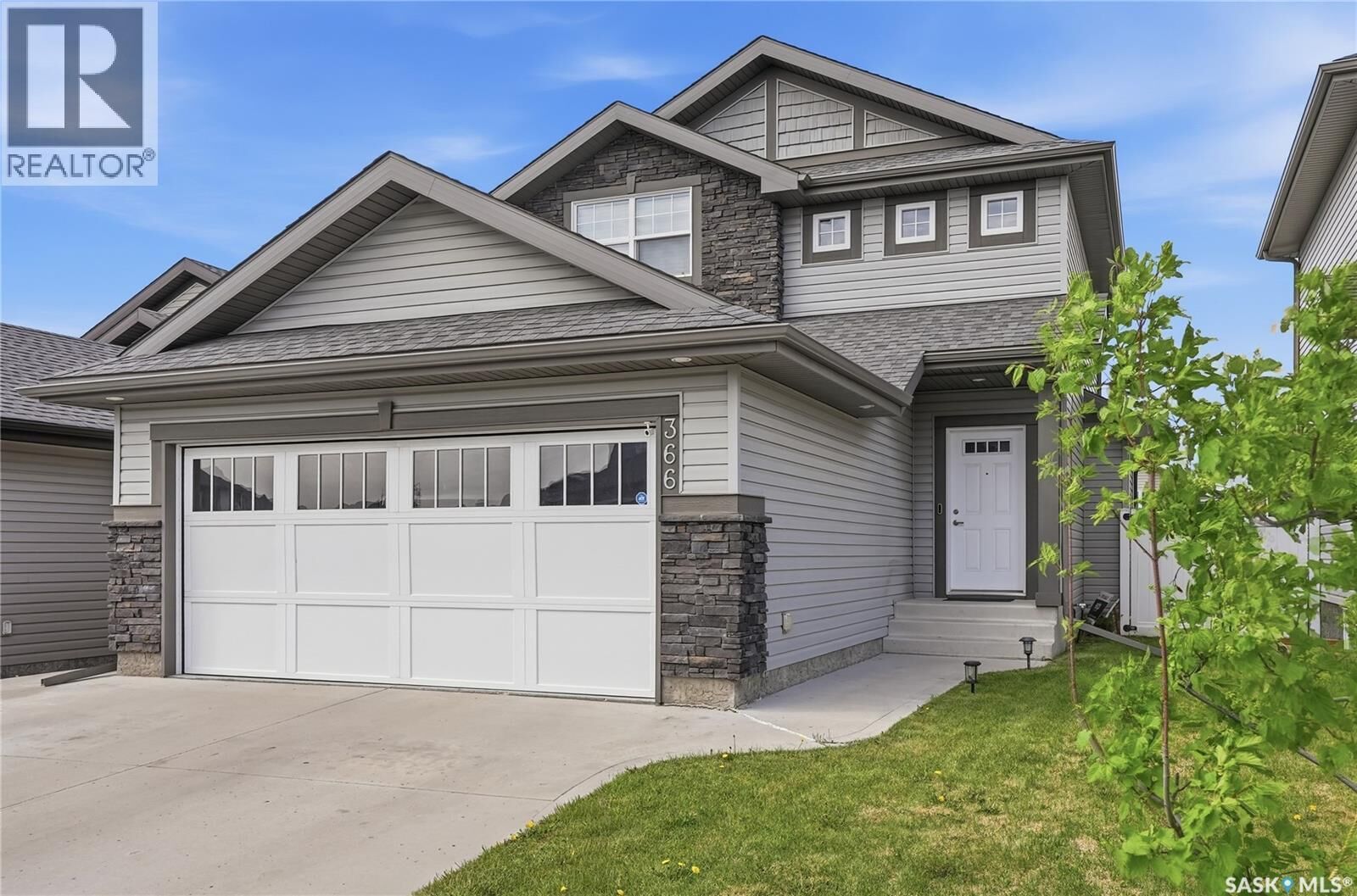 Property Photo:  366 Kolynchuk Manor  SK S7T 0W4 