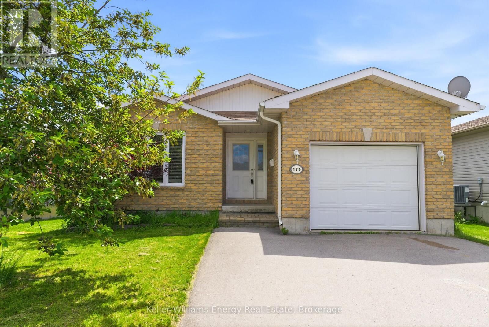 Property Photo:  170 Nicholas Street  ON K8V 6B2 