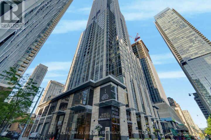 Property Photo:  11 Yorkville Avenue 3810  ON M4W 0B7 