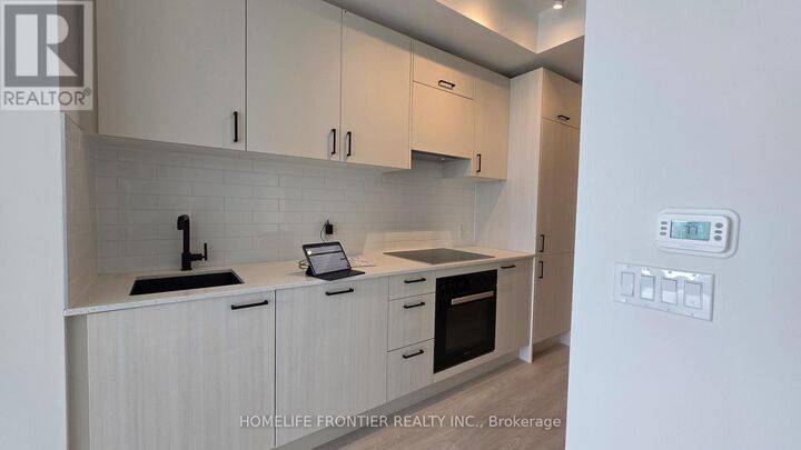 Property Photo:  5 Quarrington Lane 3108  ON M3C 0S5 