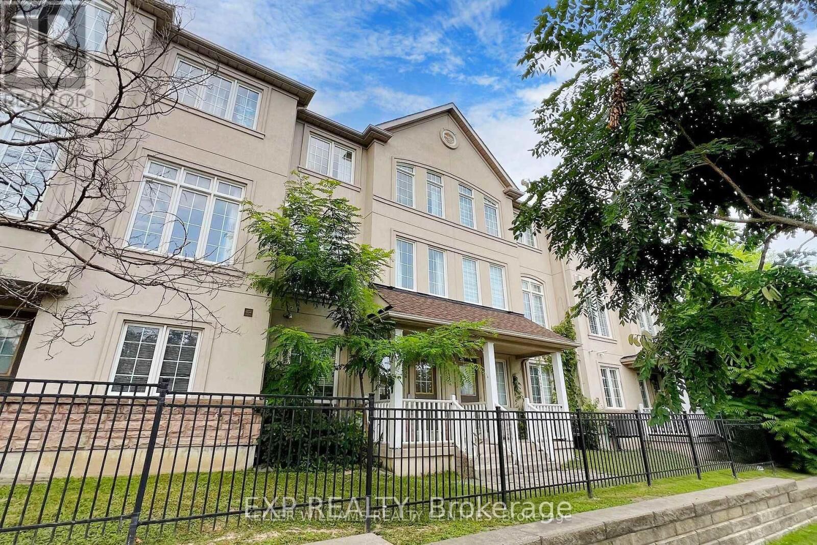 Property Photo:  10 Post Oak Drive 10  ON L4E 4H8 