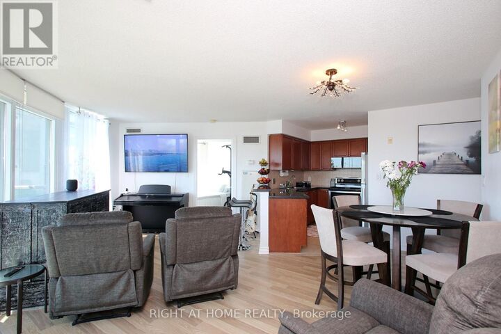 Property Photo:  3830 Bathurst Street 505  ON M3H 6C5 