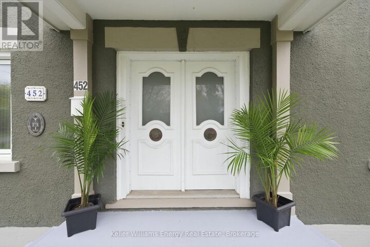 Property Photo:  452 Simcoe Street North  ON L1G 4T6 