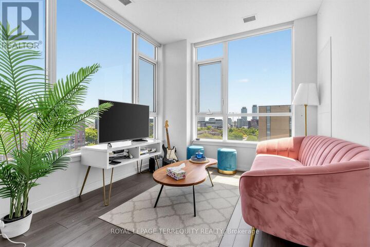 Property Photo:  200 Sackville Street 1102-Furn  ON M5A 0C4 