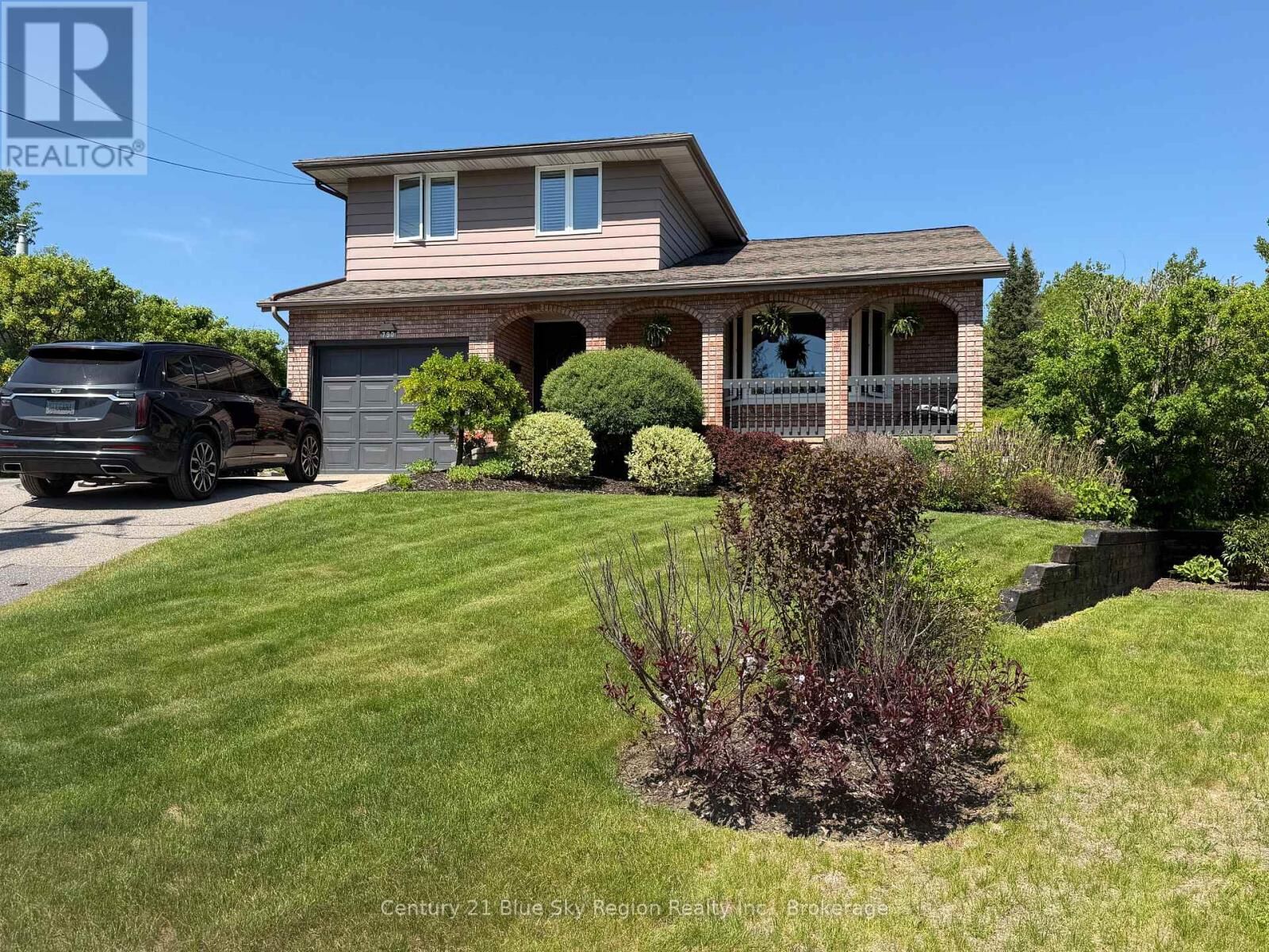 Property Photo:  790 Laurentian Avenue  ON P1B 7T8 