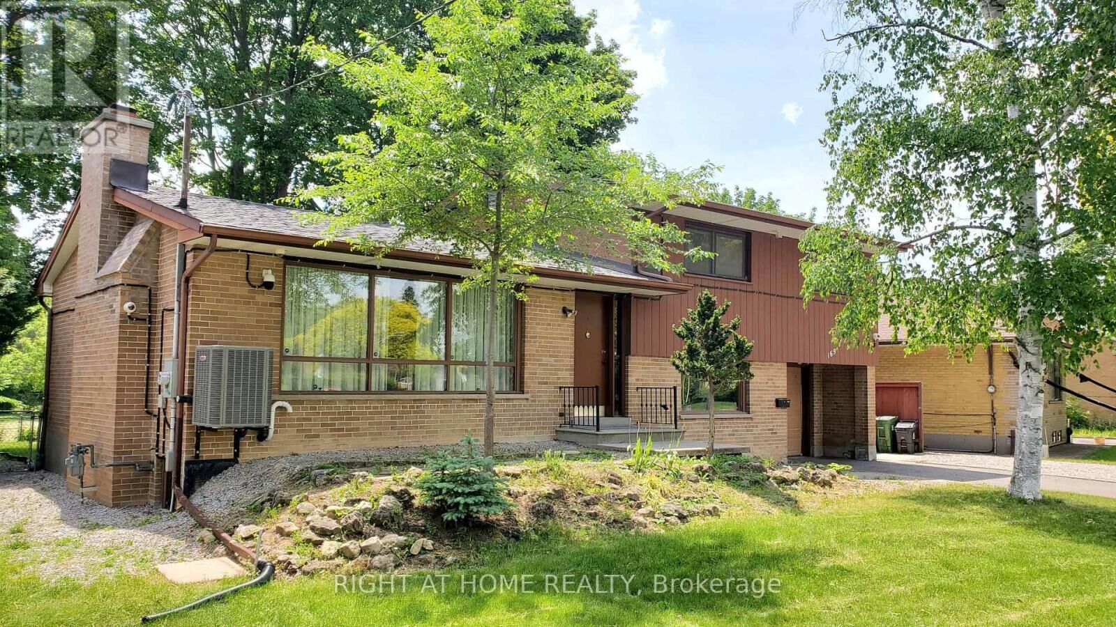 Property Photo:  169 Yorkview Drive 1  ON M2R 1K2 