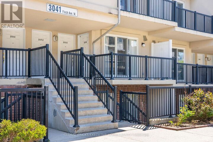 Property Photo:  3041 Finch Avenue West 2054  ON M9M 0A4 