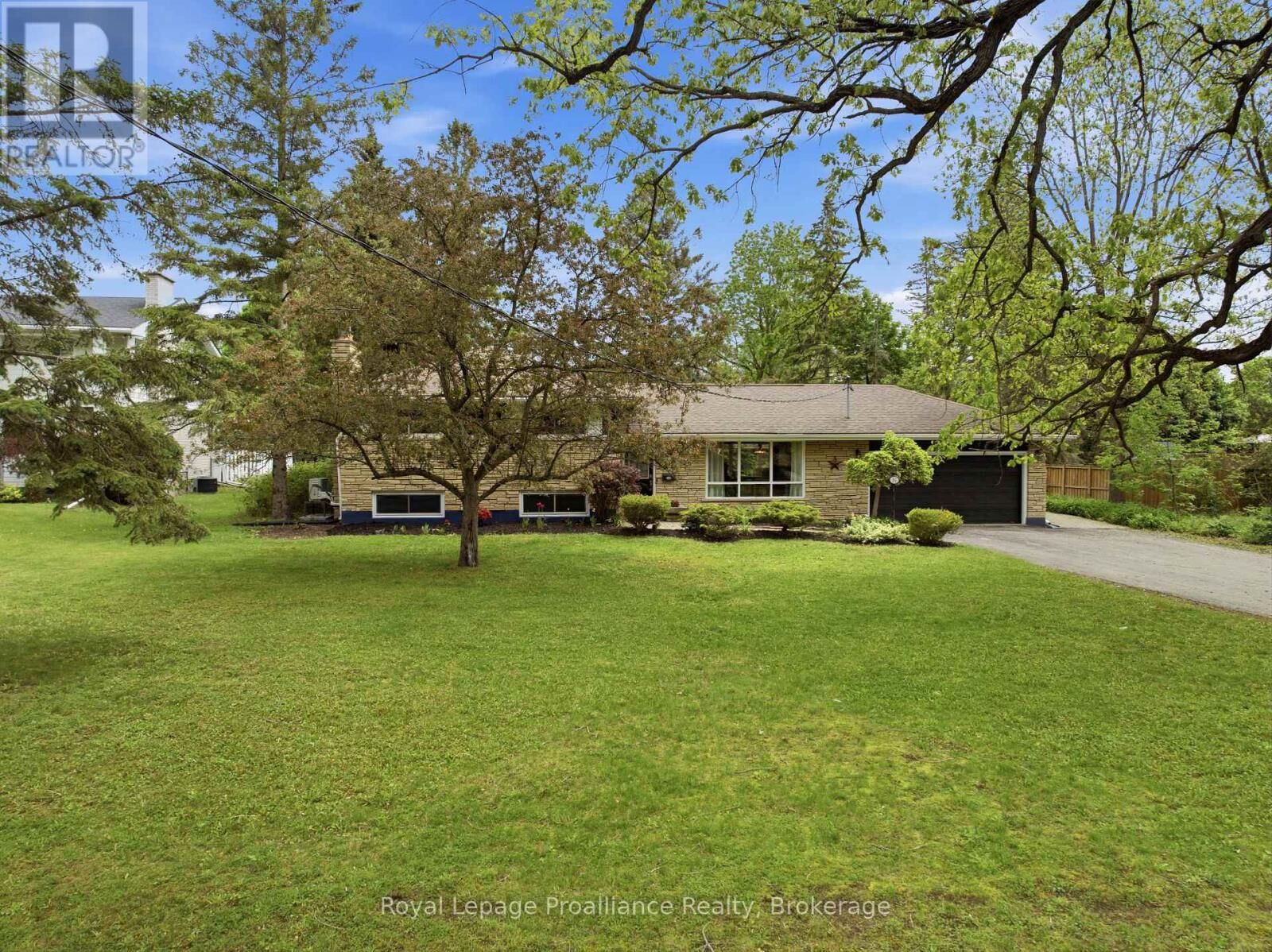 Property Photo:  51 Selena Avenue  ON K8P 4C5 