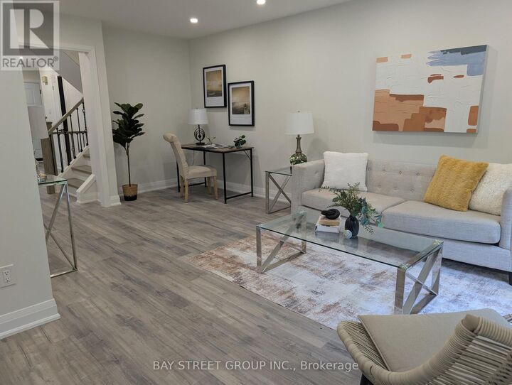 Property Photo:  44 Lilac Avenue  ON L3T 5K2 