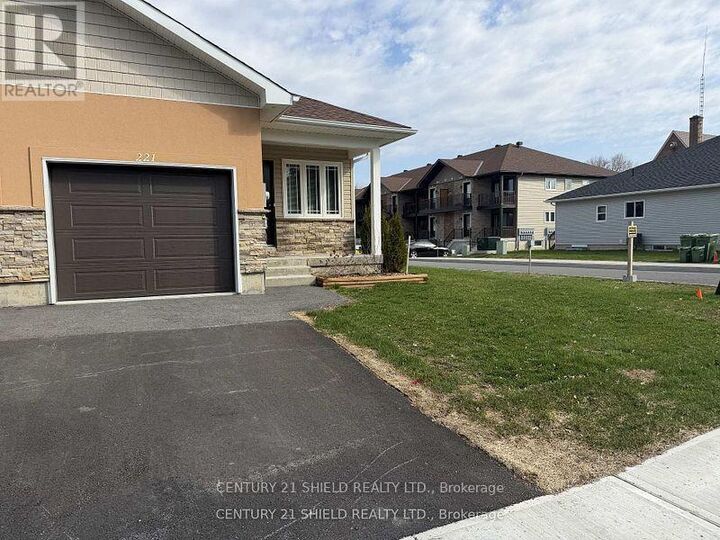 Property Photo:  221 Third Street West  ON K6J 0B6 