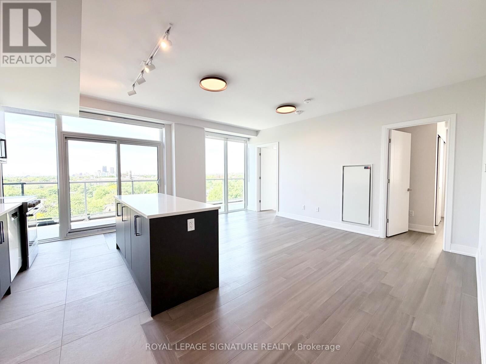 Property Photo:  664 Spadina Avenue 902  ON M5S 0G4 