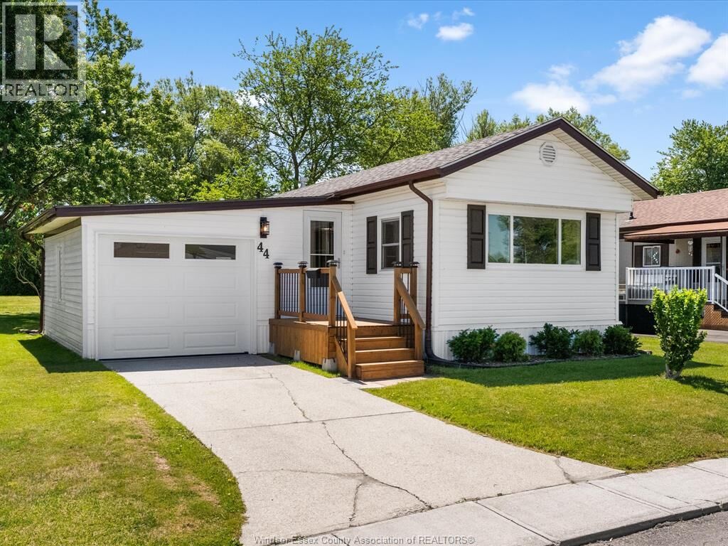 Property Photo:  44 Miriam Court  ON N8M 1Z2 