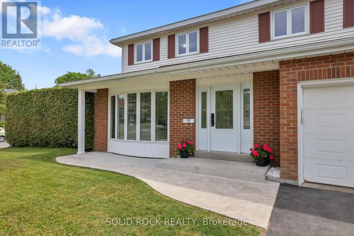 Property Photo:  10 Highpark Crescent  ON K1B 3G8 