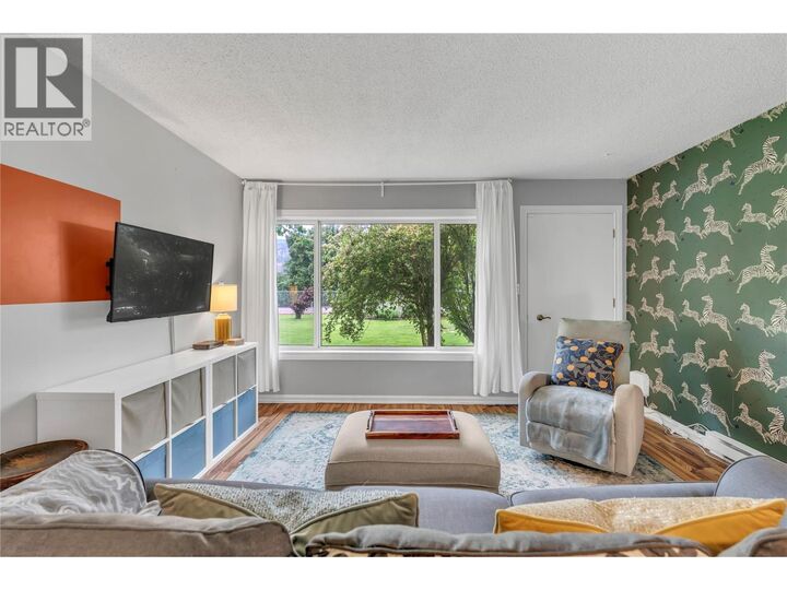 Property Photo: 7513 Crest-A-Way Road BC V0H 1T0