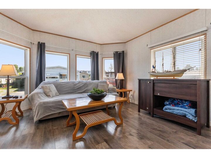 Photo de la propriété:  26892 Fraser Highway 22  BC V4W 3T5 