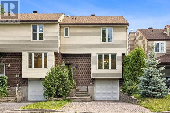 Property Photo:  8 Gillespie Crescent  ON K1V 9X8 