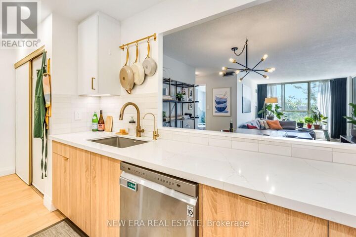 Property Photo:  22 Southport Street 437  ON M6S 4Y9 