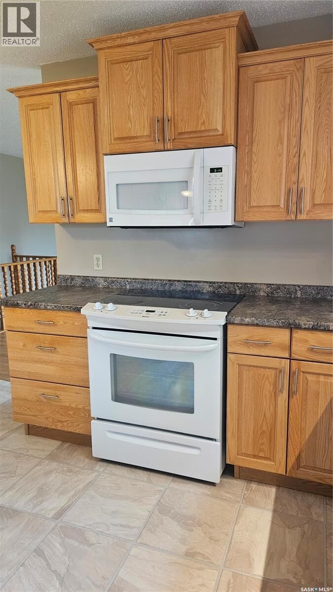 Property Photo:  139 Center Street  SK S0K 3T0 