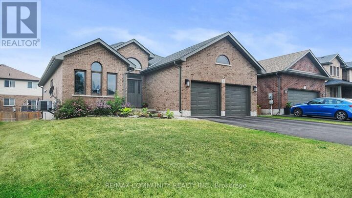 Property Photo:  11 Stonecrest Boulevard  ON K8R 0A3 