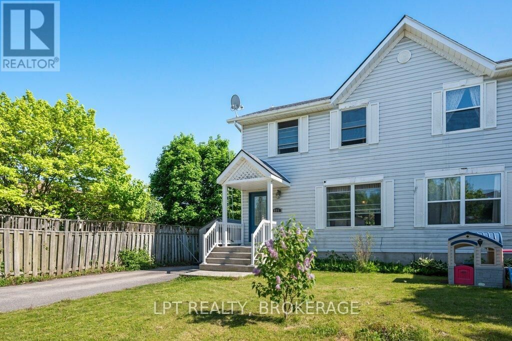 Property Photo:  994 Uxbridge Crescent  ON K7M 8K7 