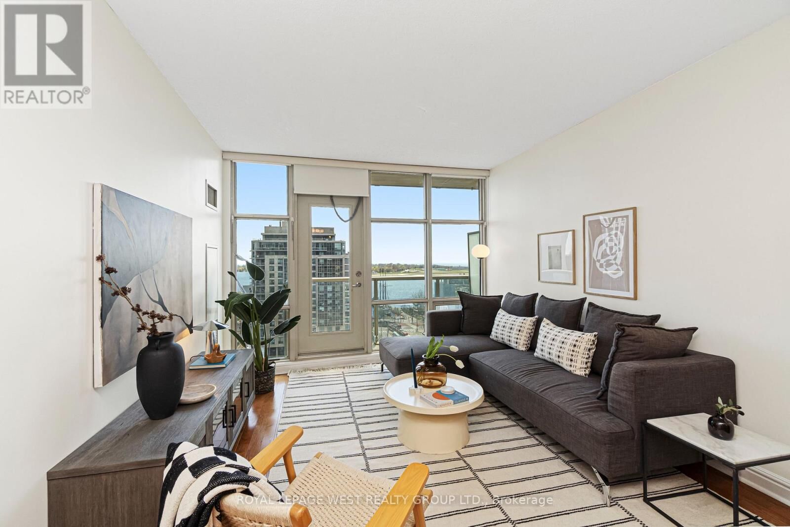 Property Photo:  35 Mariner Terrace 1510  ON M5V 3V9 