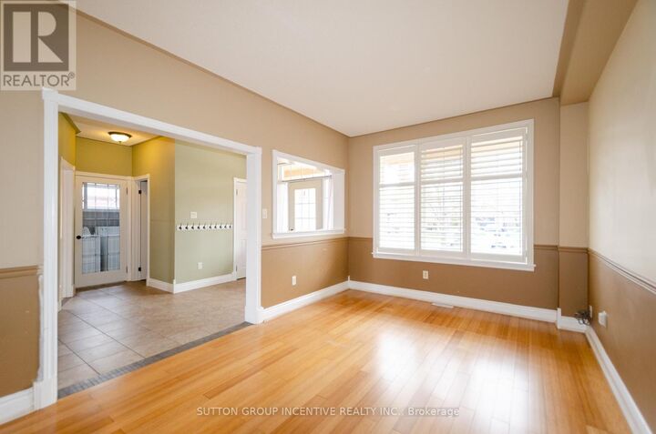 Property Photo:  38 Harwood Drive Upper  ON L4N 6V3 