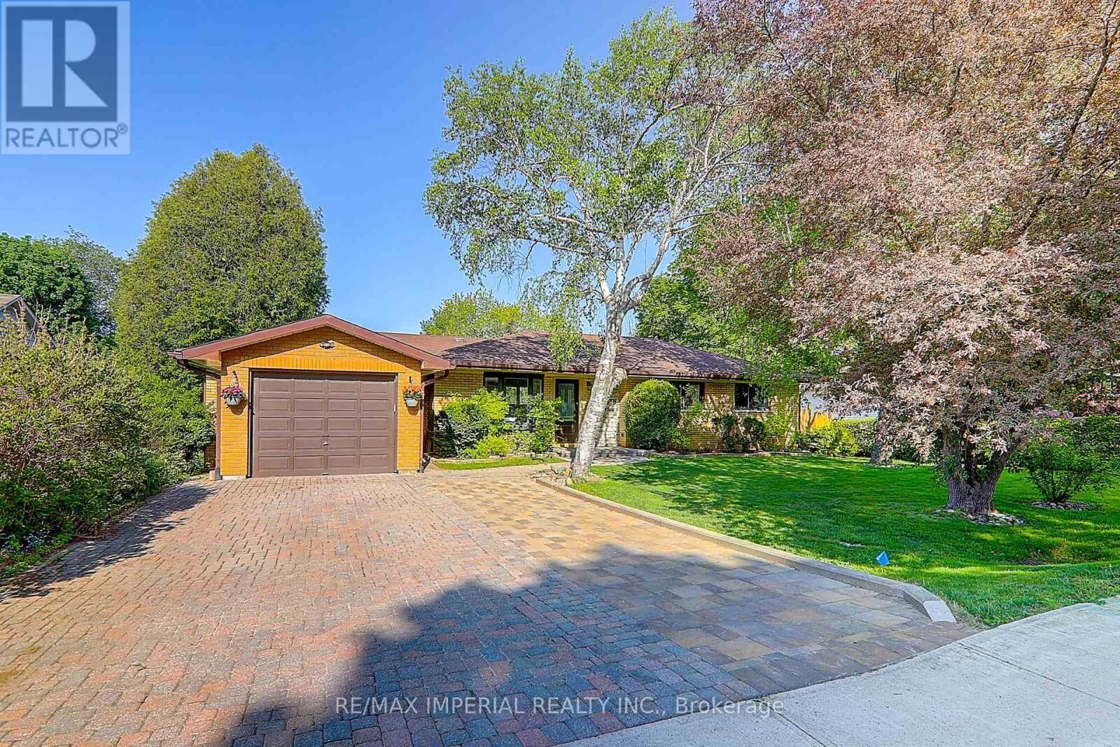 Property Photo: 98 Belfry Drive ON L3Y 3G1