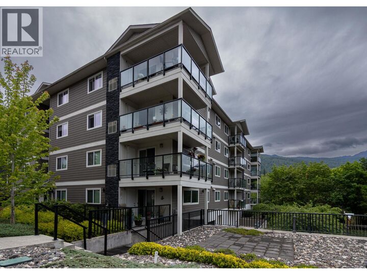 Photo de la propriété:  330 4 Avenue Southeast 402  BC V1E 0E2 