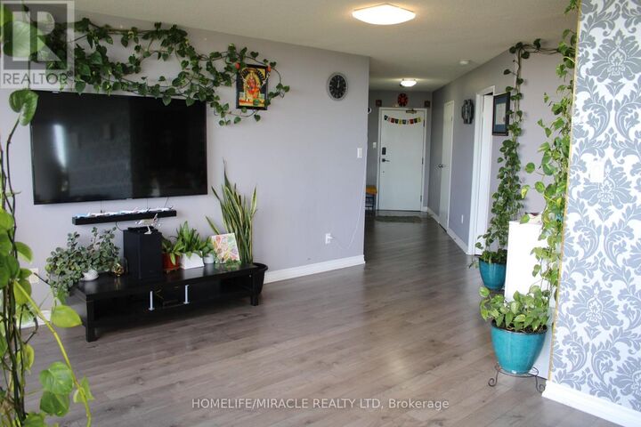 Property Photo:  3 Rowntree Road 1211  ON M9V 5G8 