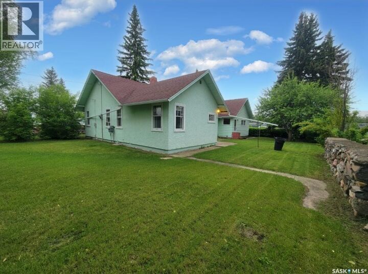 Property Photo: 106 Railway Avenue E SK S0M 2C0