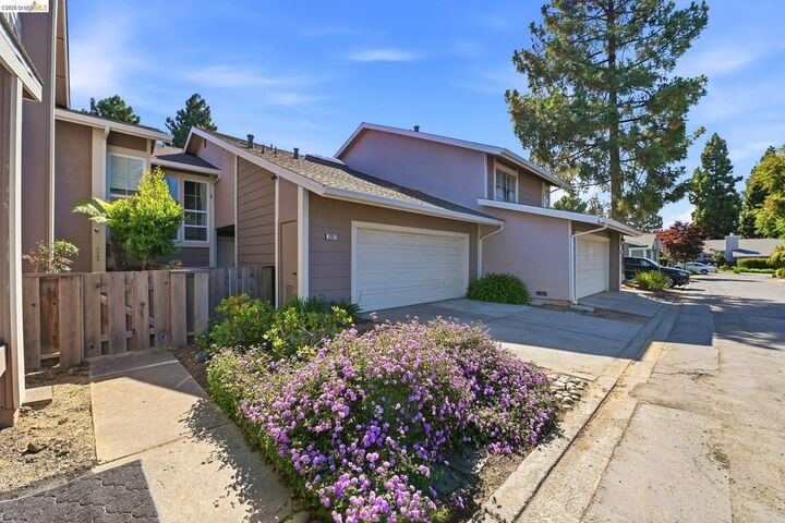 Property Photo:  2487 Heathrow Ln  CA 94577 