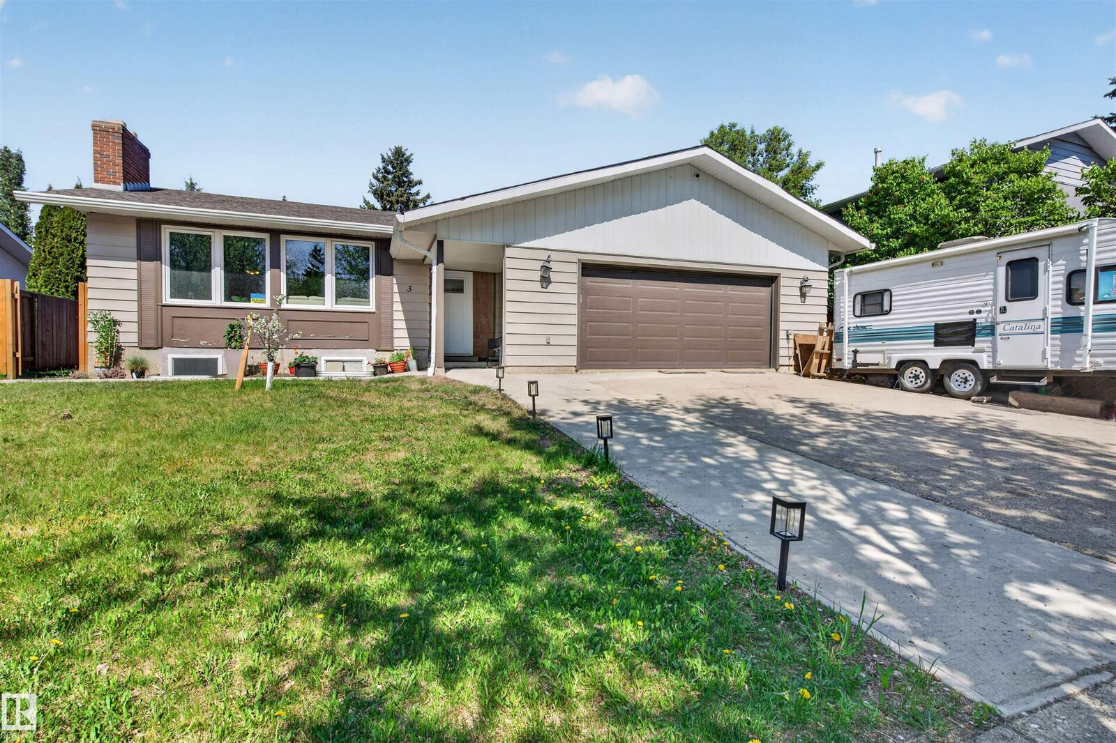 Photo de la propriété:  3 Alcott Crescent  AB T8N 2H7 