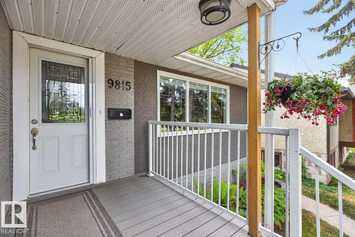 Photo de la propriété: 9815 68 Avenue NW AB T6E 0R4