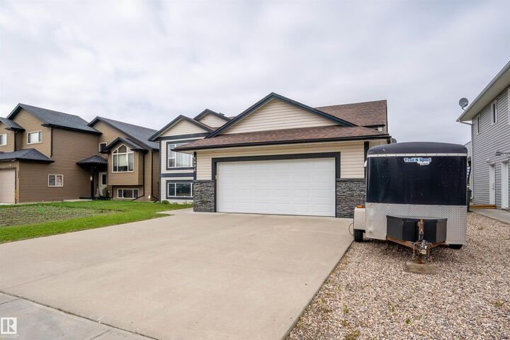 Property Photo:  4604 62 Avenue  AB T9M 2B5 