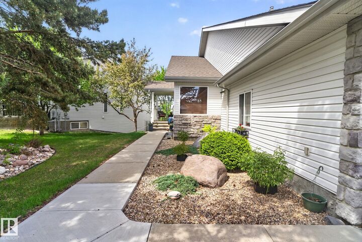 Property Photo:  330 Galbraith Close NW 34  AB T5T 6L9 