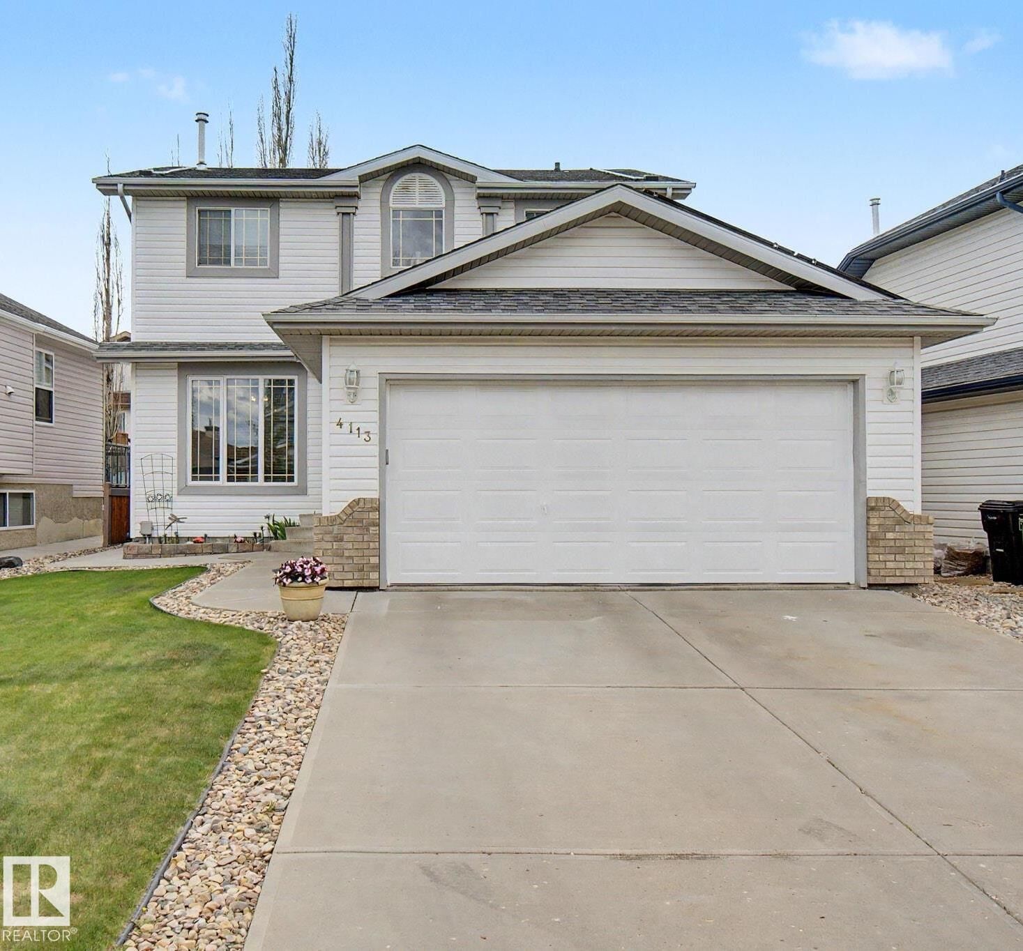 Property Photo:  4113 36A Avenue NW  AB T6L 7B1 
