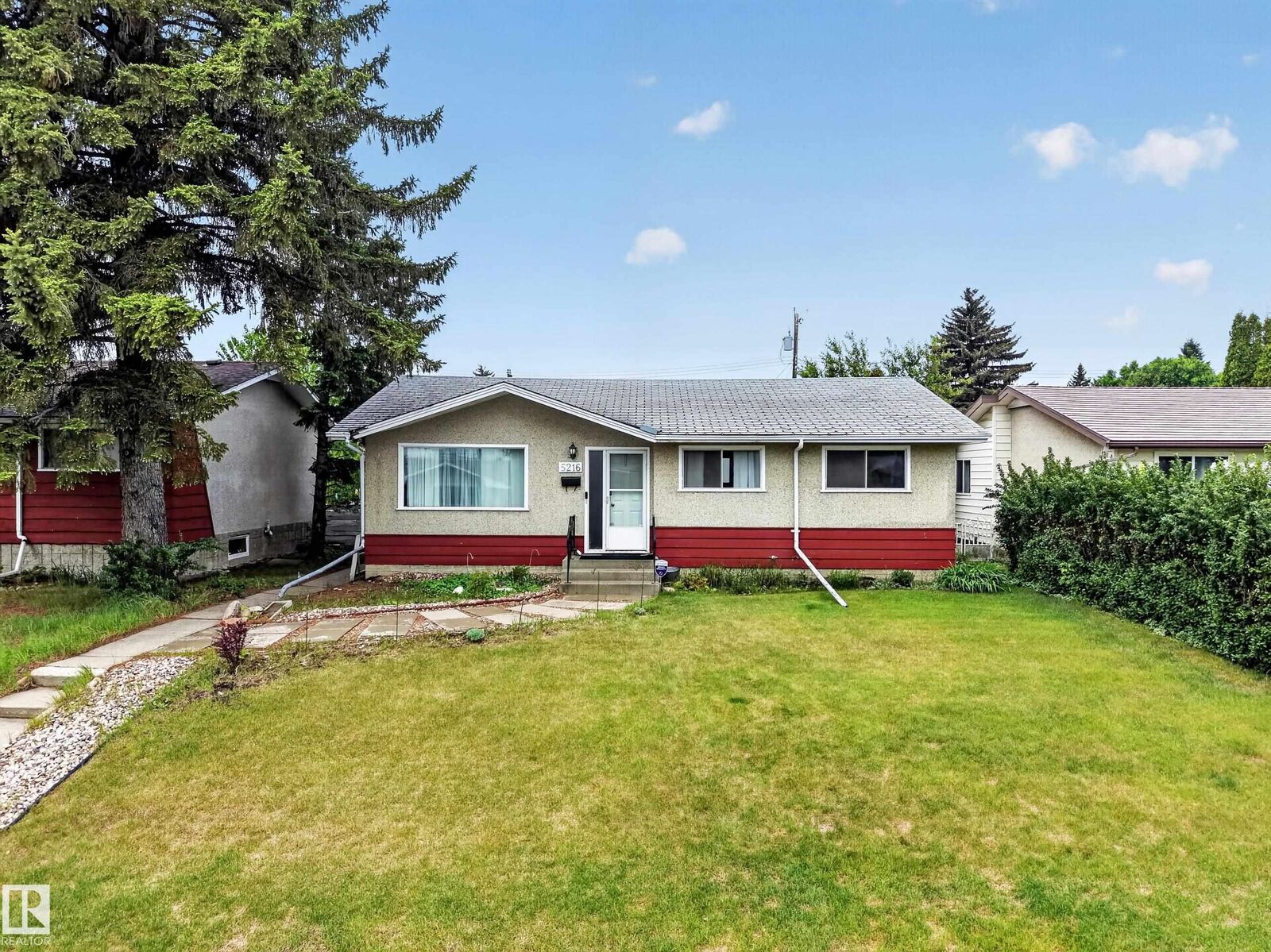 Photo de la propriété:  5216 104A Street NW  AB T6H 2M1 