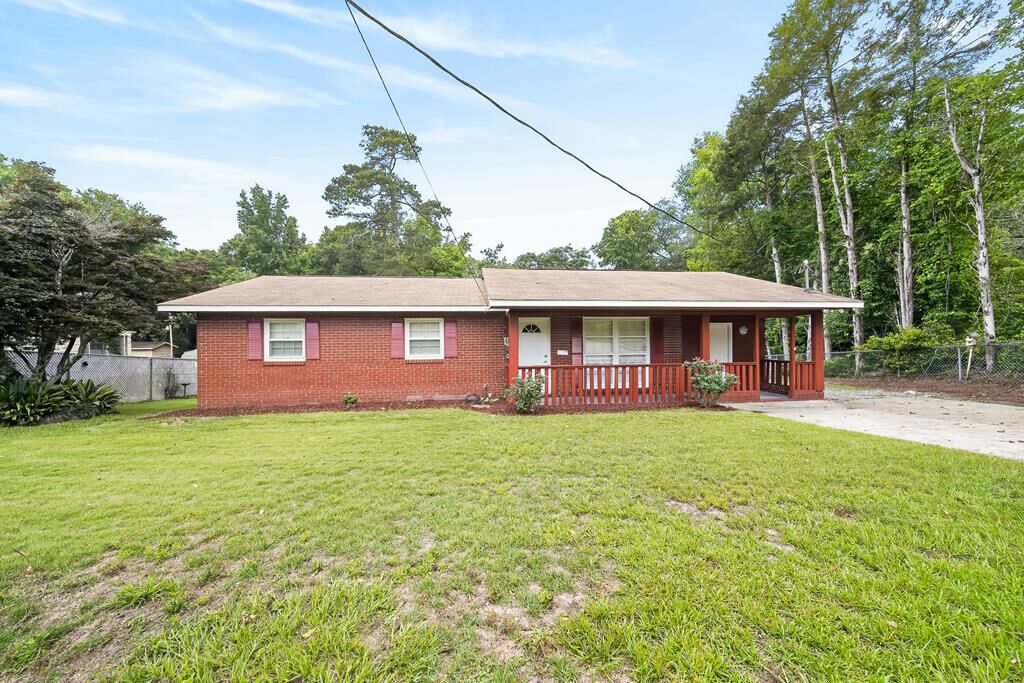 Property Photo: 2210 39th Court AL 36870