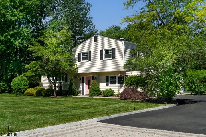 Property Photo:  9 Lexington Rd  NJ 07920 