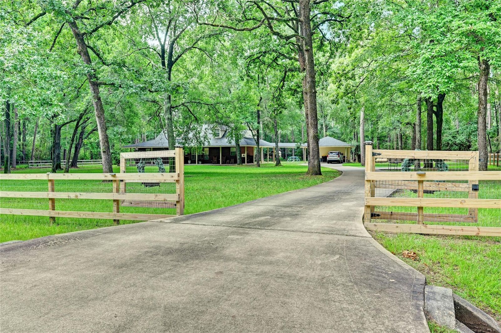Property Photo:  5423 Country Court  TX 77354 