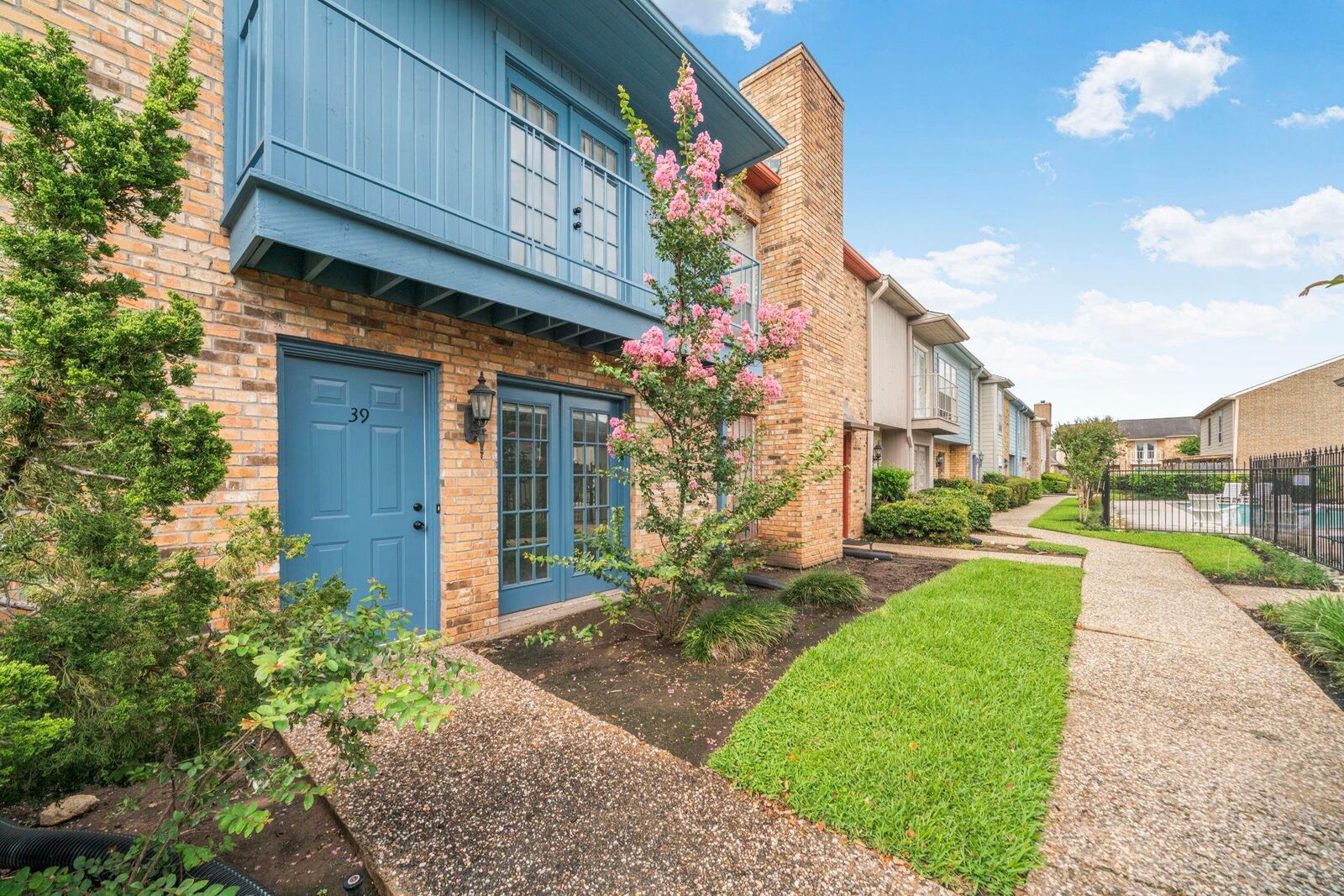Property Photo:  6111 Beverly Hill Street 39  TX 77057 