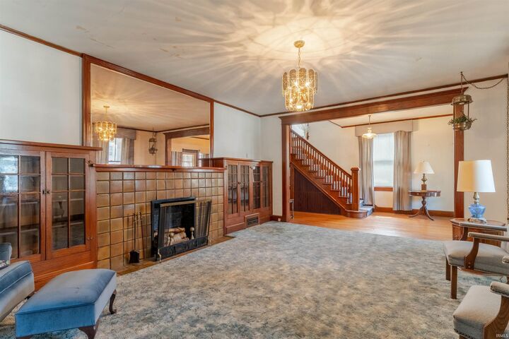 Property Photo:  905 E Blackford Avenue  IN 47713 