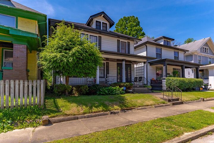 Property Photo: 905 E Blackford Avenue IN 47713
