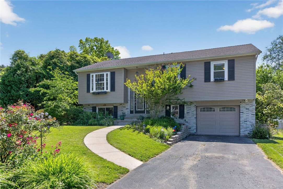 Property Photo: 1052 Debbie Lane PA 18103