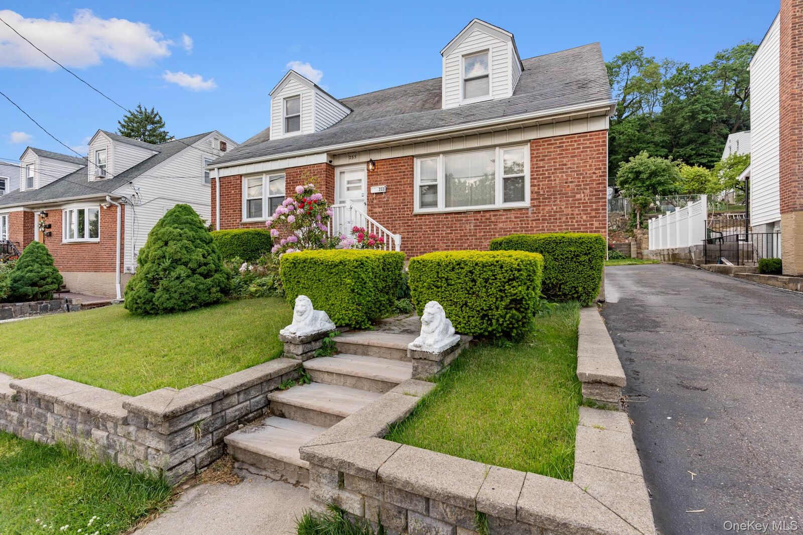 Property Photo:  233 Woodland Avenue  NY 10703 