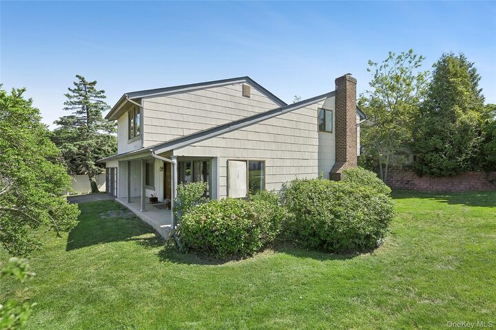 Property Photo:  7 Stirrup Lane  NY 11542 