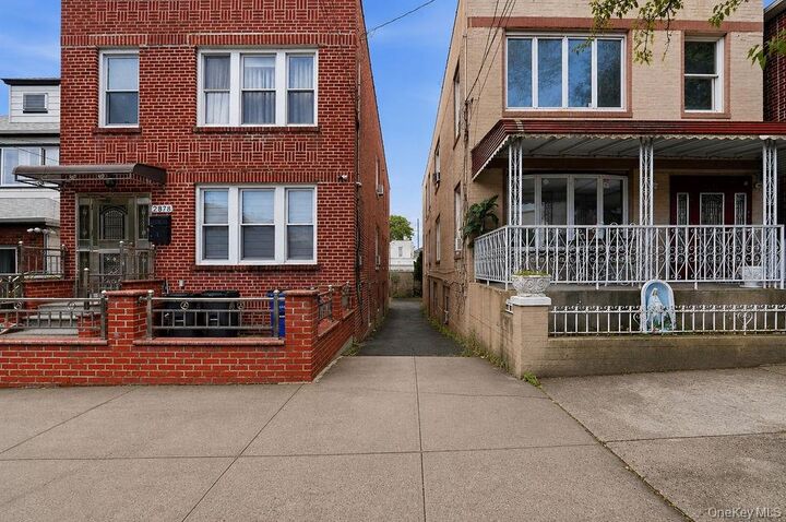 Property Photo:  2876 Harrington Avenue  NY 10461 