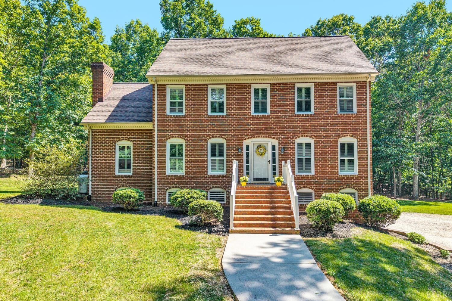 Property Photo: 1432 Oakwood Knolls Drive VA 24523